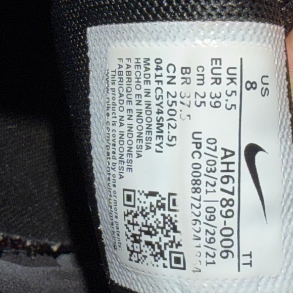Nike Air Max 270 Triple Black Sneakers - Picture 6 of 6